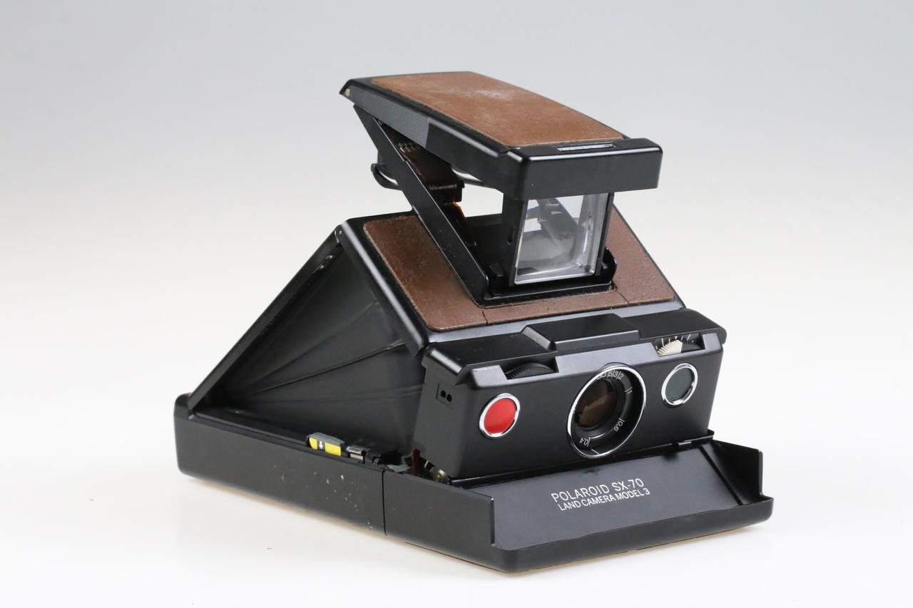 Polaroid SX-70 Land Camera - Model 3 - braun