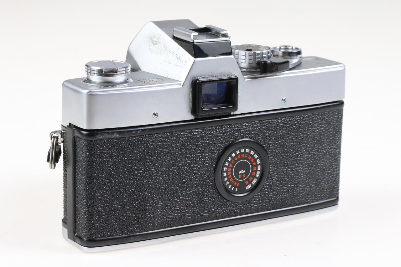 Minolta SR-T 100 mit MC Rokkor PF 50mm f/2,0 - #4011992