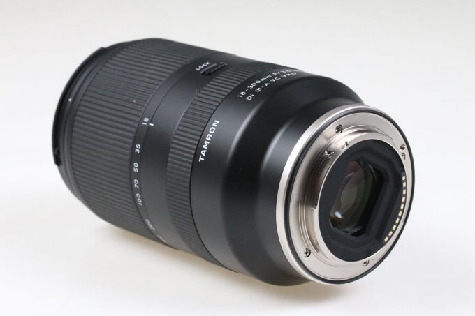 Tamron 18-300mm f/3,5-6,3 Di III-A VC VXD für Sony E-Mount