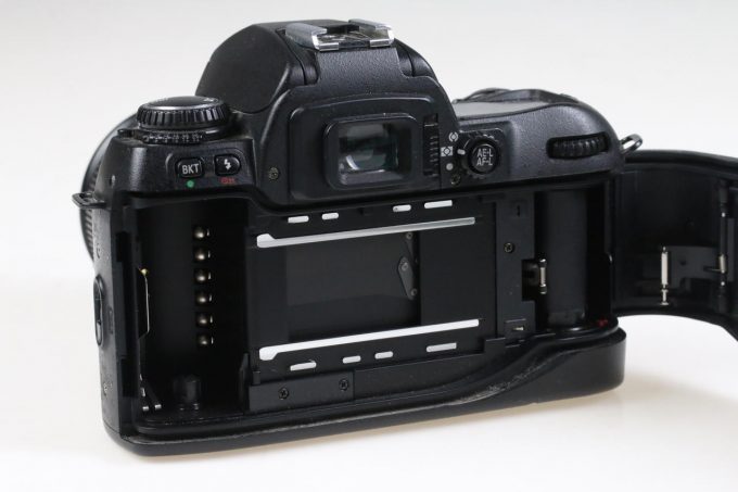 Nikon F80 mit 28-80mm f/3,5-5,6 D - #2014116