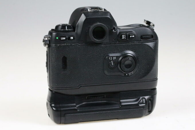Nikon F100 Gehäuse mit Nikon MB 15 Batteriegriff - #2297826