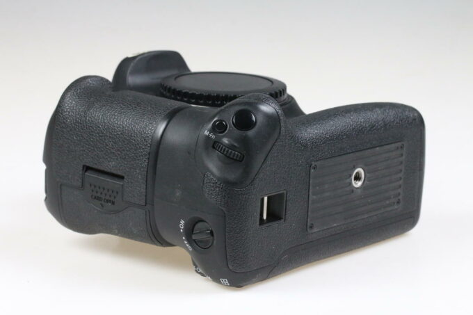 Canon EOS 7D Mark II mit Zubehörpaket - #023021001721