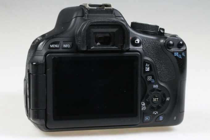 Canon EOS 600D mit EF-S 18-55mm f/3,5-5,6 IS II - #25306078928