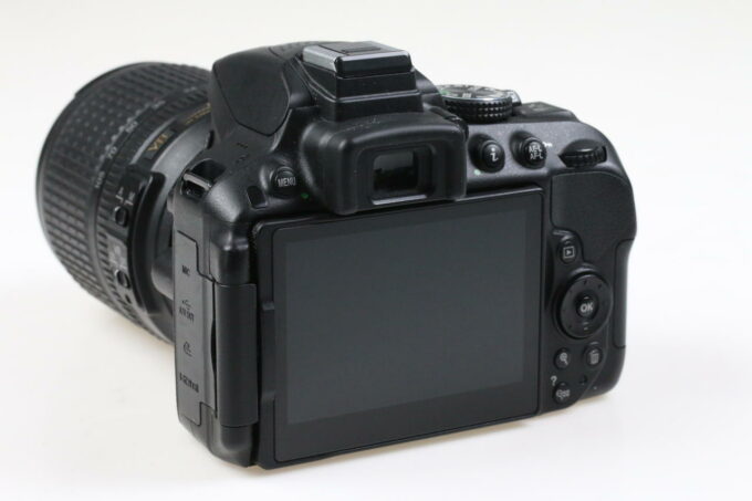 Nikon D5300 mit AF-P DX 18-55mm f/3,5-5,6 VR - #4895025