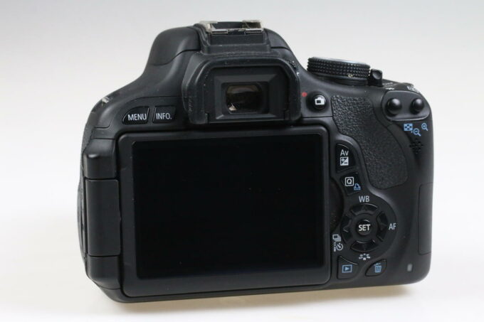 Canon EOS 600D mit EF-S 18-55mm f/3,5-5,6 III - #303076068715