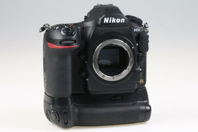 Nikon D850 Gehäuse mit Zubehörpaket - #6015636