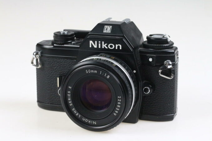 Nikon EM mit MF 50mm f/1,8 Series E - #7584466