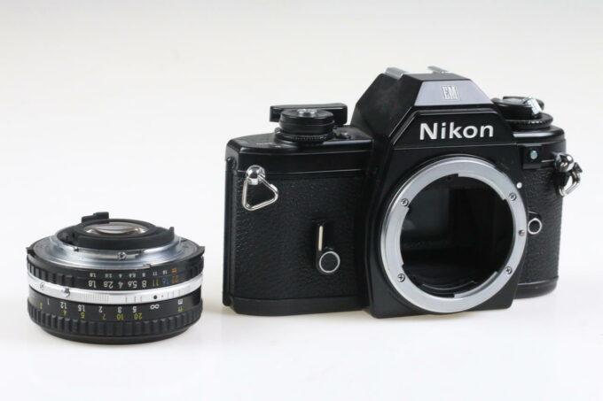 Nikon EM mit MF 50mm f/1,8 Series E - #7584466