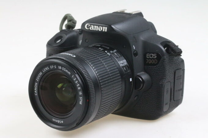 Canon EOS 700D mit EF-S 18-55mm f/3,5-5,6 IS STM - #093031003097