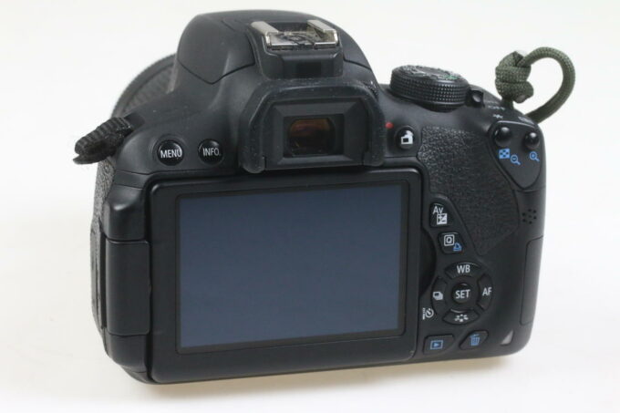 Canon EOS 700D mit EF-S 18-55mm f/3,5-5,6 IS STM - #093031003097