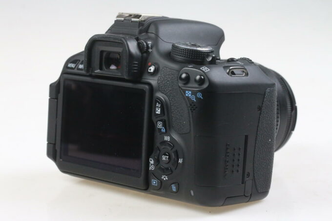 Canon EOS 600D mit EF-S 18-55mm f/3,5-5,6 IS II - #143066113584