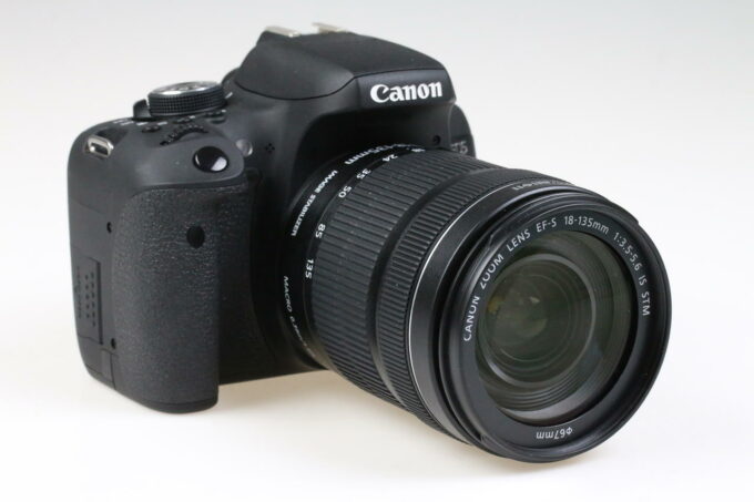 Canon EOS 750D mit EF-S 18-135mm f/3,5-5,6 IS STM - #063032000223