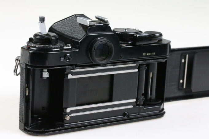 Nikon FE Gehäuse mit 50mm f/1,8 Serie E - #4121944