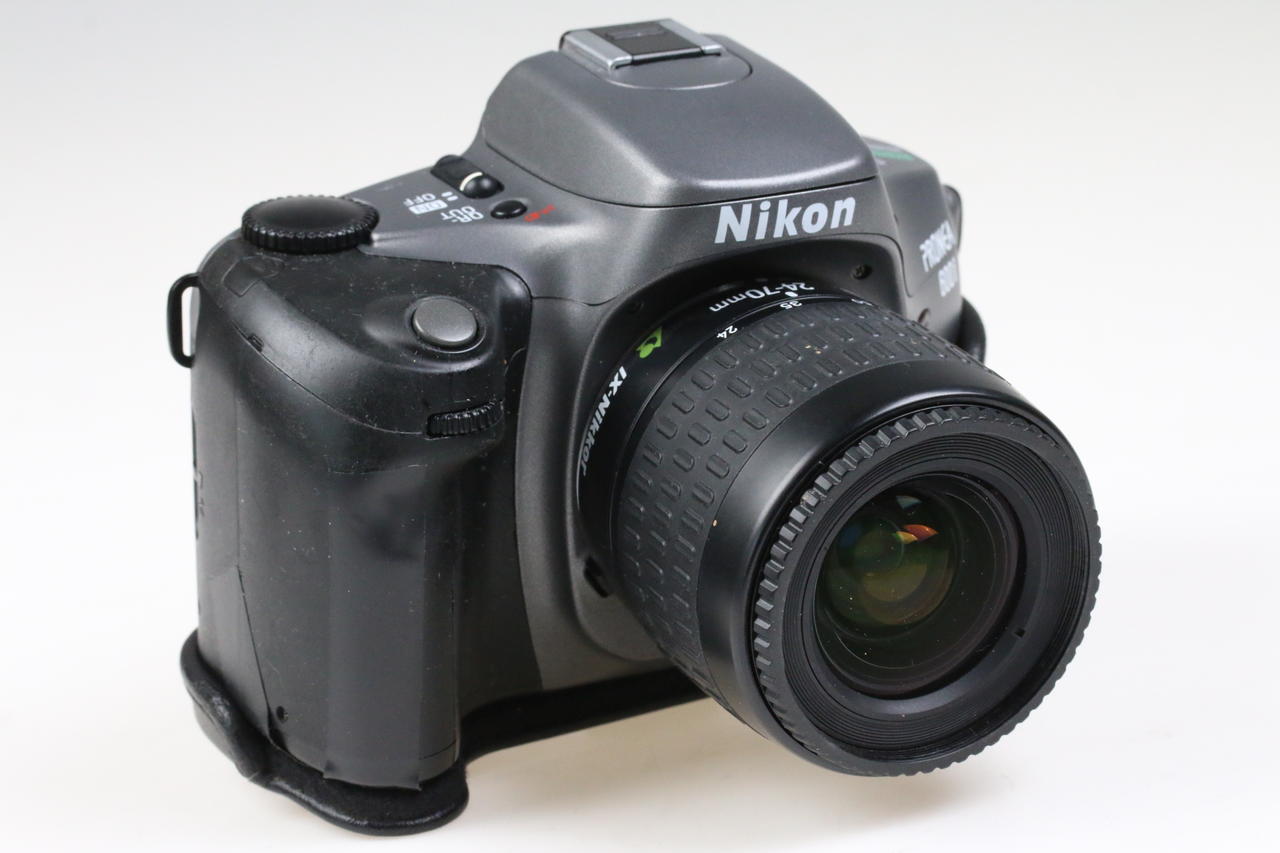 Nikon Pronea 600i Body mit IX Nikkor 24-70mm f/3,5-5,6