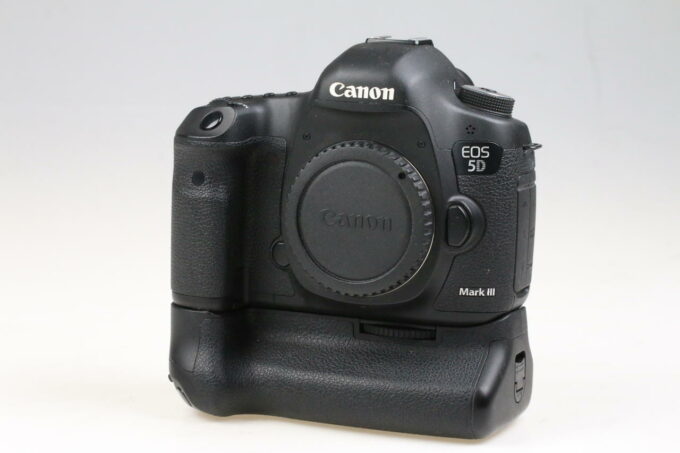 Canon EOS 5D Mark III mit Zubehörpaket - #023021001410