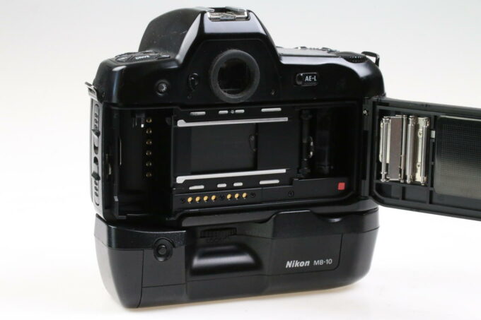 Nikon F90X mit MB-10 - #2409003