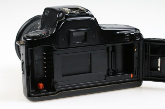 Canon EOS 1000F mit Sigma 28-200mm f/3,8-5,6 UC - #2934898