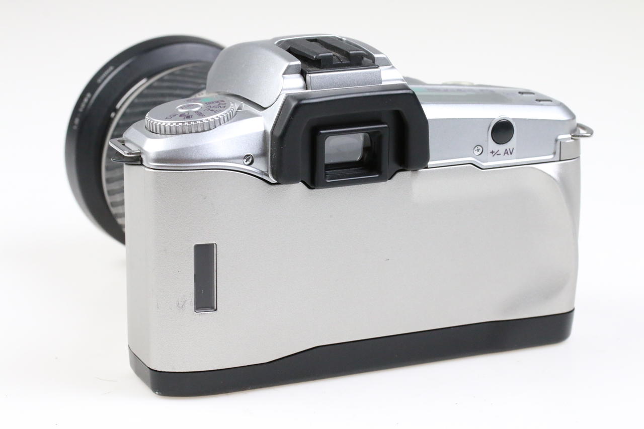 Minolta Dynax 40 mit AF Zoom 28-100mm f/3,5-5,6 D
