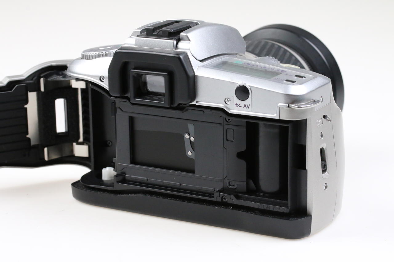Minolta Dynax 40 mit AF Zoom 28-100mm f/3,5-5,6 D