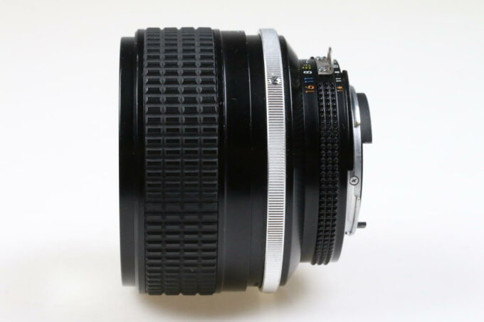 Nikon MF 85mm f/1,4 AI-S - #213526