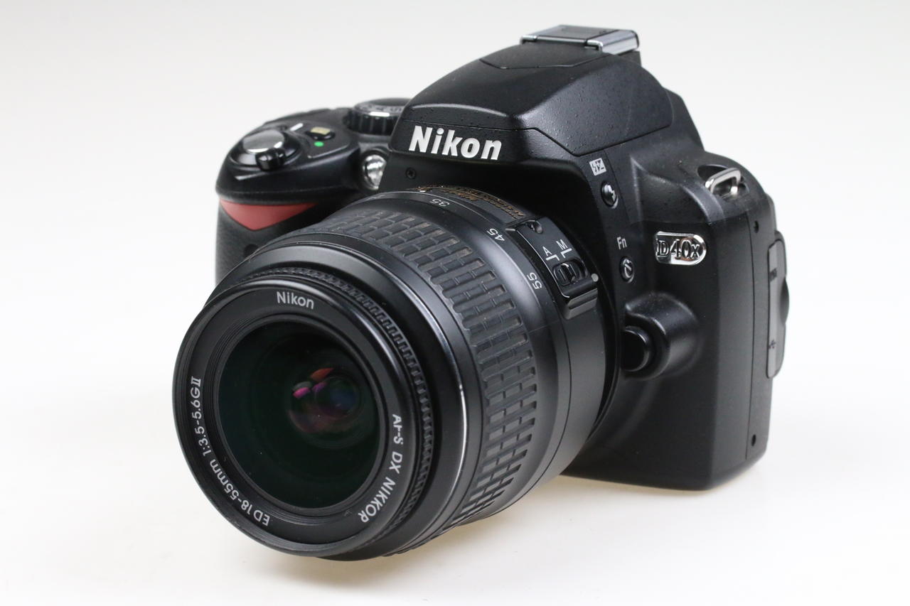 Nikon D40 mit AF-S DX 18-55mm f/3,5-5,6 G ED II - #6049710