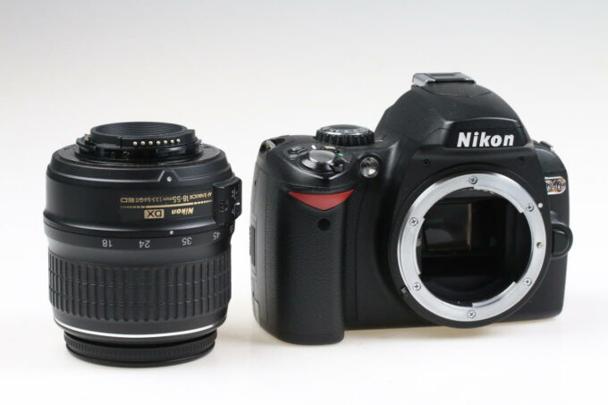 Nikon D40 mit AF-S DX 18-55mm f/3,5-5,6 G ED II - #6049710