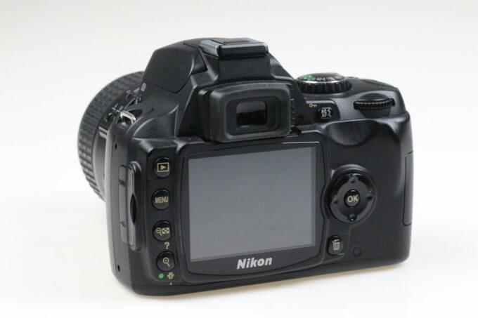 Nikon D40 mit AF-S DX 18-55mm f/3,5-5,6 G ED II - #6049710