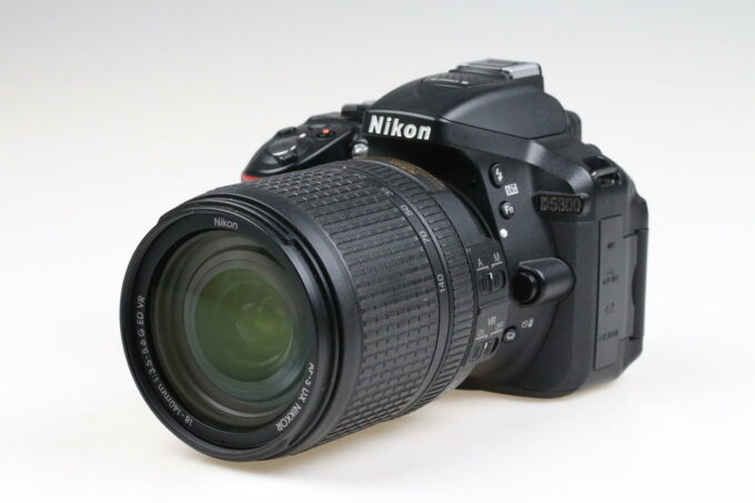 Nikon D5300 mit AF-S DX 18-140mm f/3,5-5,6 G ED VR - #4818474