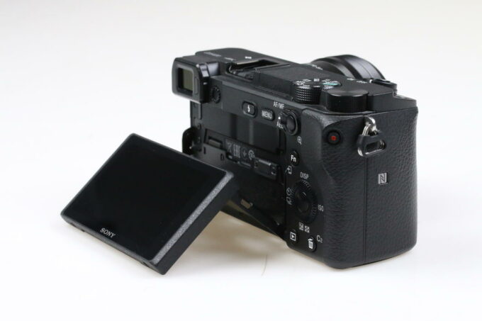 Sony Alpha 6400 mit E PZ 16-50mm OSS - #3833174