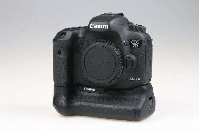 Canon EOS 7D Mark II mit Zubehörpaket - #273055000817