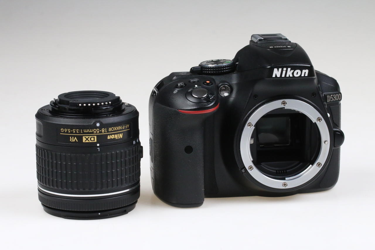 Nikon D5300 mit AF-P DX 18-55mm f/3,5-5,6 VR - #9732801