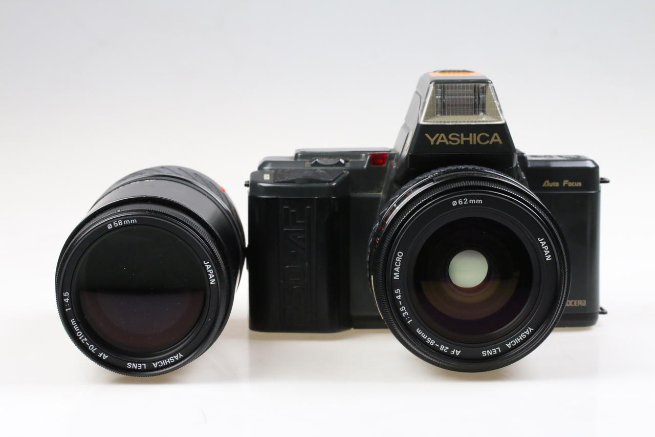 Yashica 230 AF mit AF 28-85mm f/3,5-4,5 und AF 70-210mm f/4,0 - #0156244 - Image 2