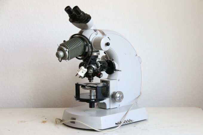 Carl Zeiss Universal-Forschungsmikroskop / Universal Research Microscope