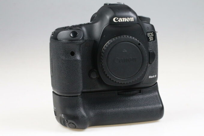 Canon EOS 5D Mark III mit Zubehörpaket - #023021002569