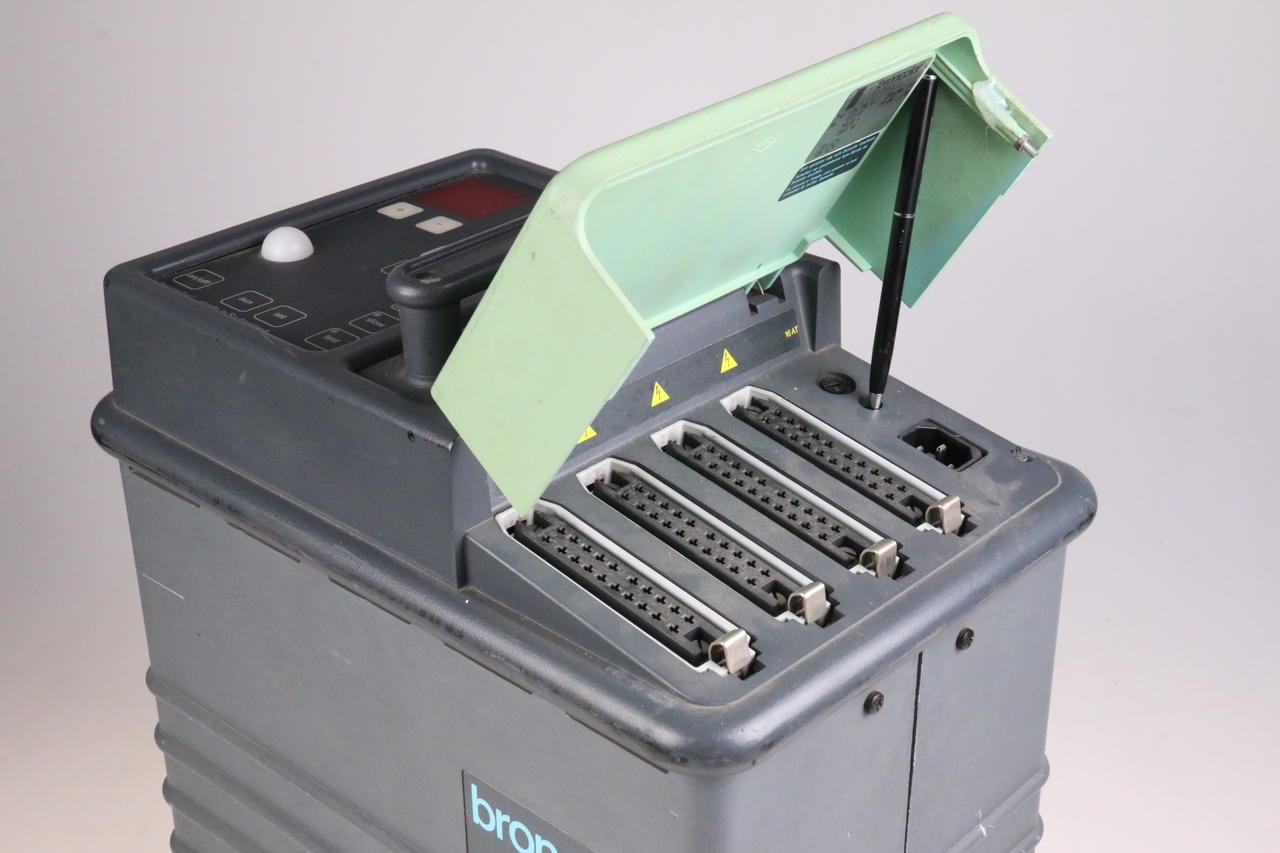 Broncolor Pulso 4 Generator – defekt – Foto Köberl – Secondhand