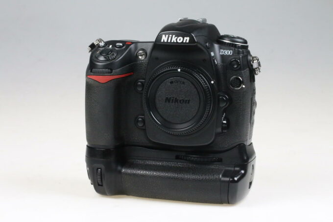 Nikon D300 Body mit Zubehörpaket - #4087133