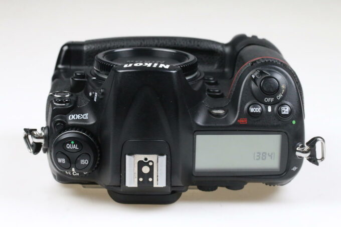 Nikon D300 Body mit Zubehörpaket - #4087133 - Image 3