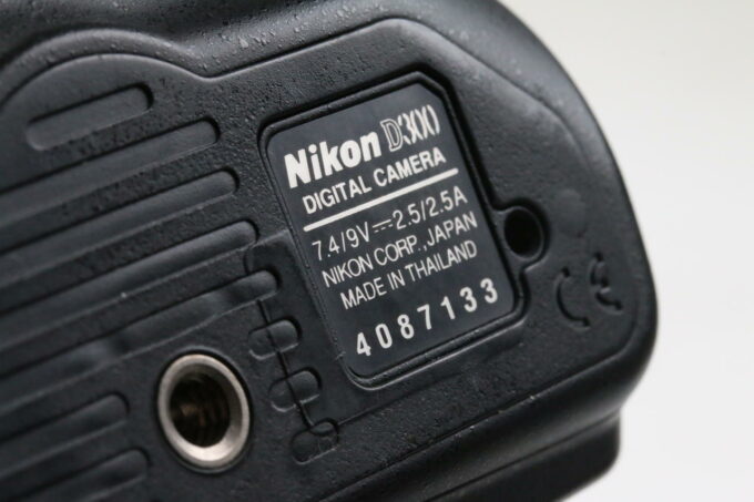 Nikon D300 Gehäuse mit Zubehörpaket - #4087133