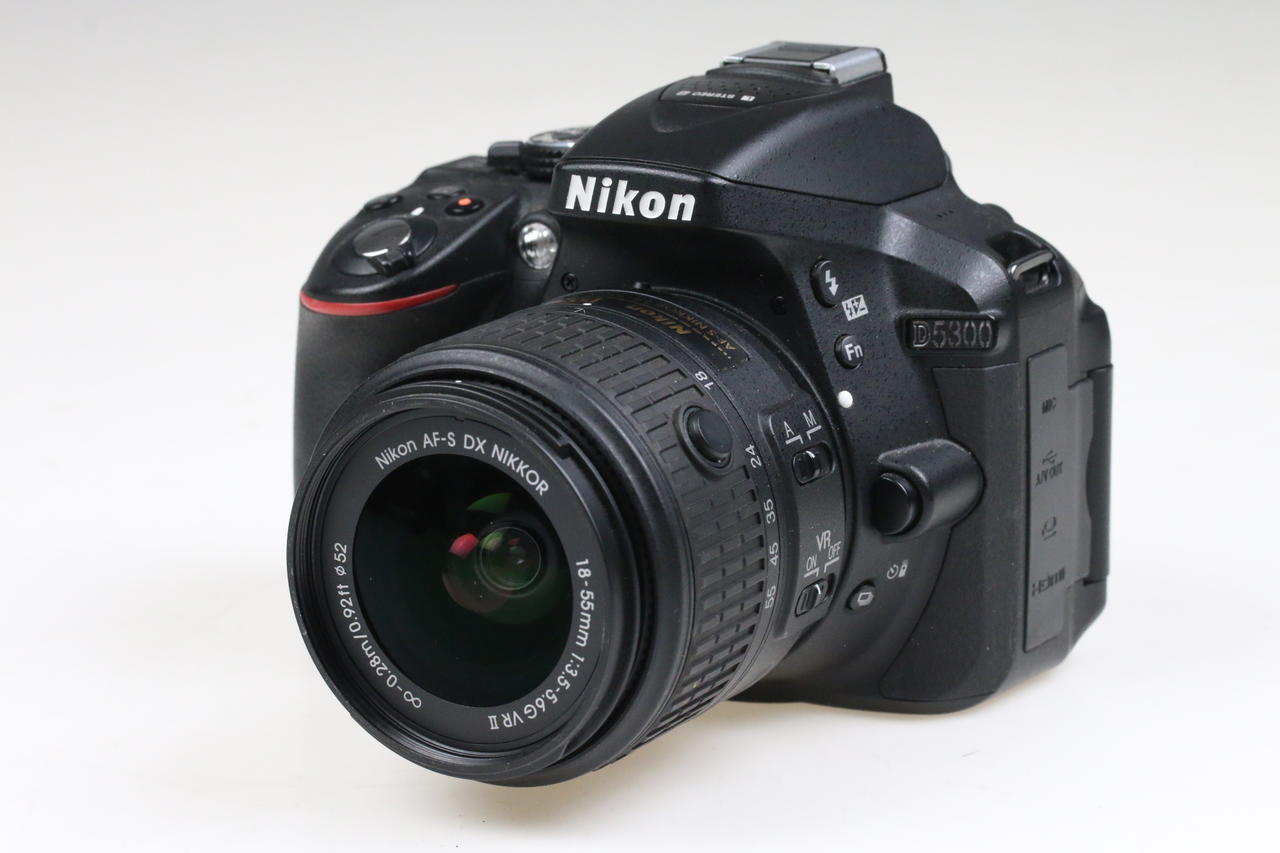 Nikon D5300 mit AF-S DX 18-55mm f/3,5-5,6 VR II - #4527379