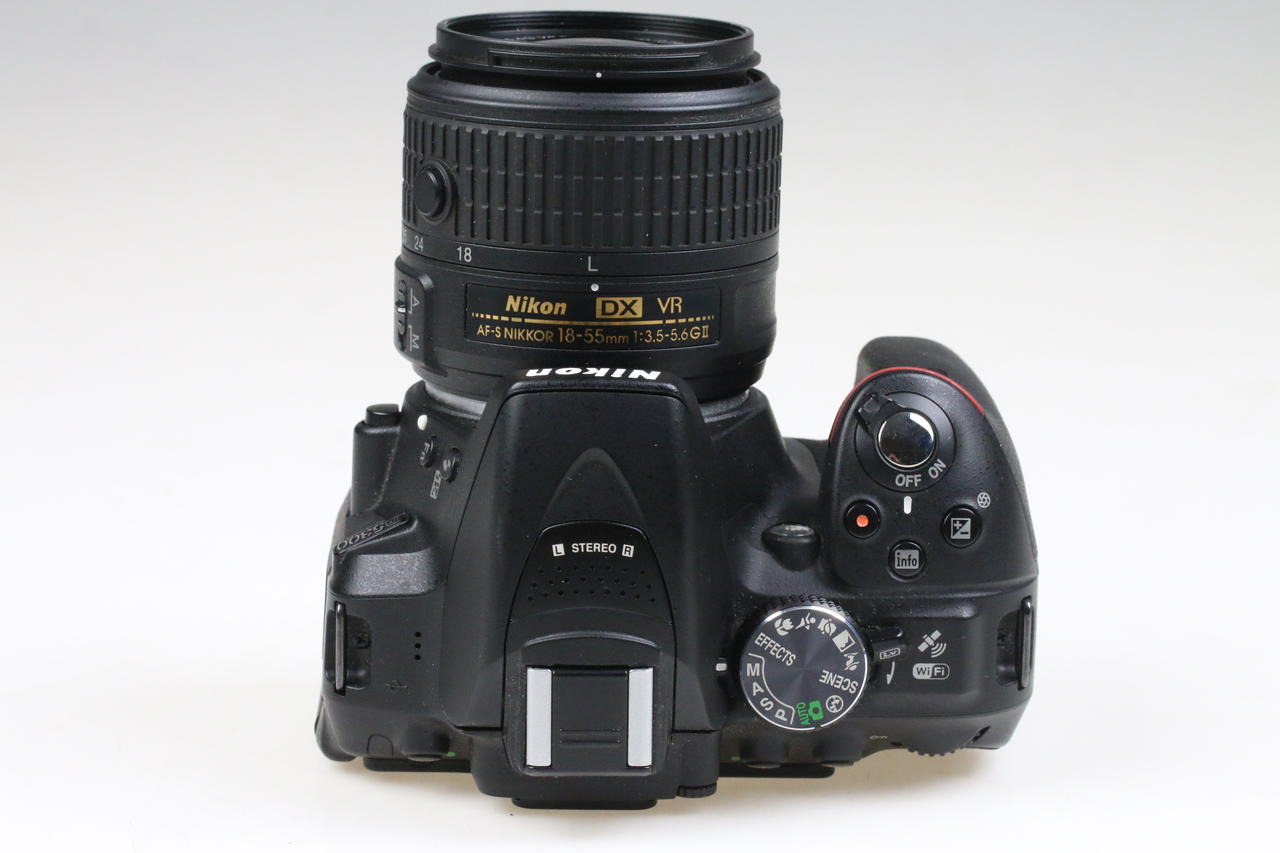 Nikon D5300 mit AF-S DX 18-55mm f/3,5-5,6 VR II - #4527379