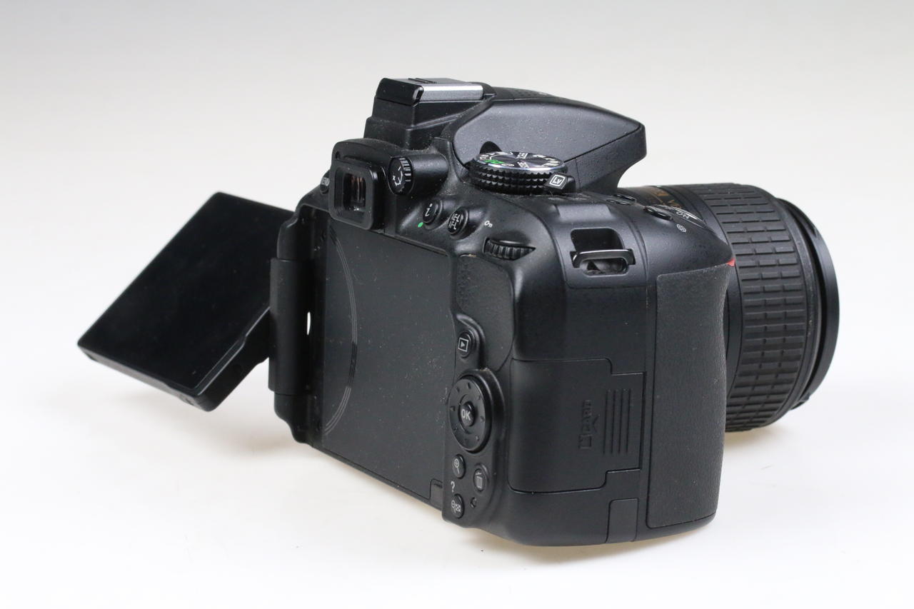 Nikon D5300 mit AF-S DX 18-55mm f/3,5-5,6 VR II - #4527379