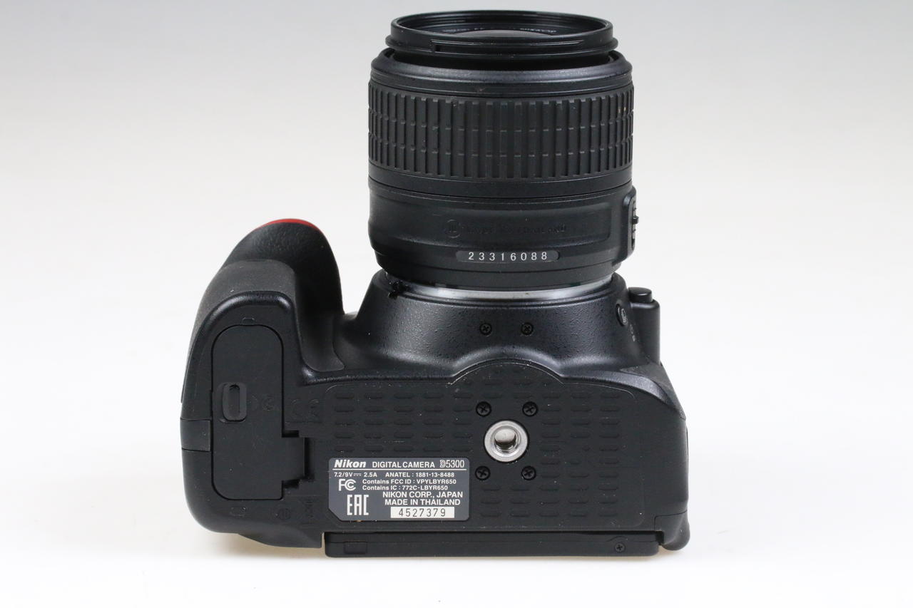 Nikon D5300 mit AF-S DX 18-55mm f/3,5-5,6 VR II - #4527379