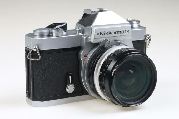 Nikon Nikkormat FT2 mit Nikkor H-C 28mm f/3,5 - #527224