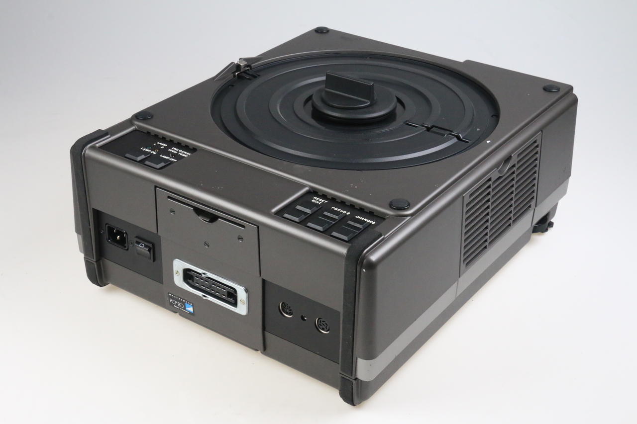 Hasselblad PCP80 6x6 Diaprojektor mit 150mm f/3,5 Zeiss Planar