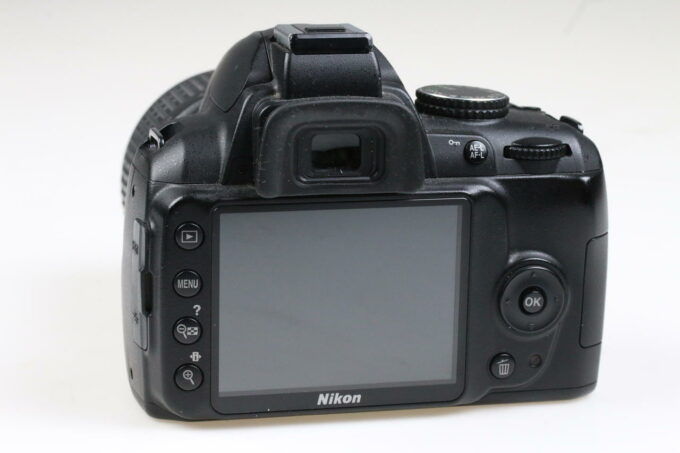 Nikon D3000 mit AF-S DX 18-55mm f/3,5-5,6 G VR - #6888050