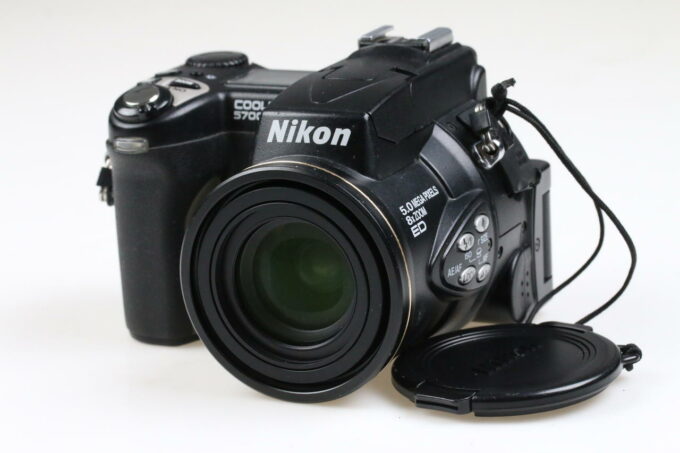 Nikon Coolpix 5700 Kompaktkamera - #4012576