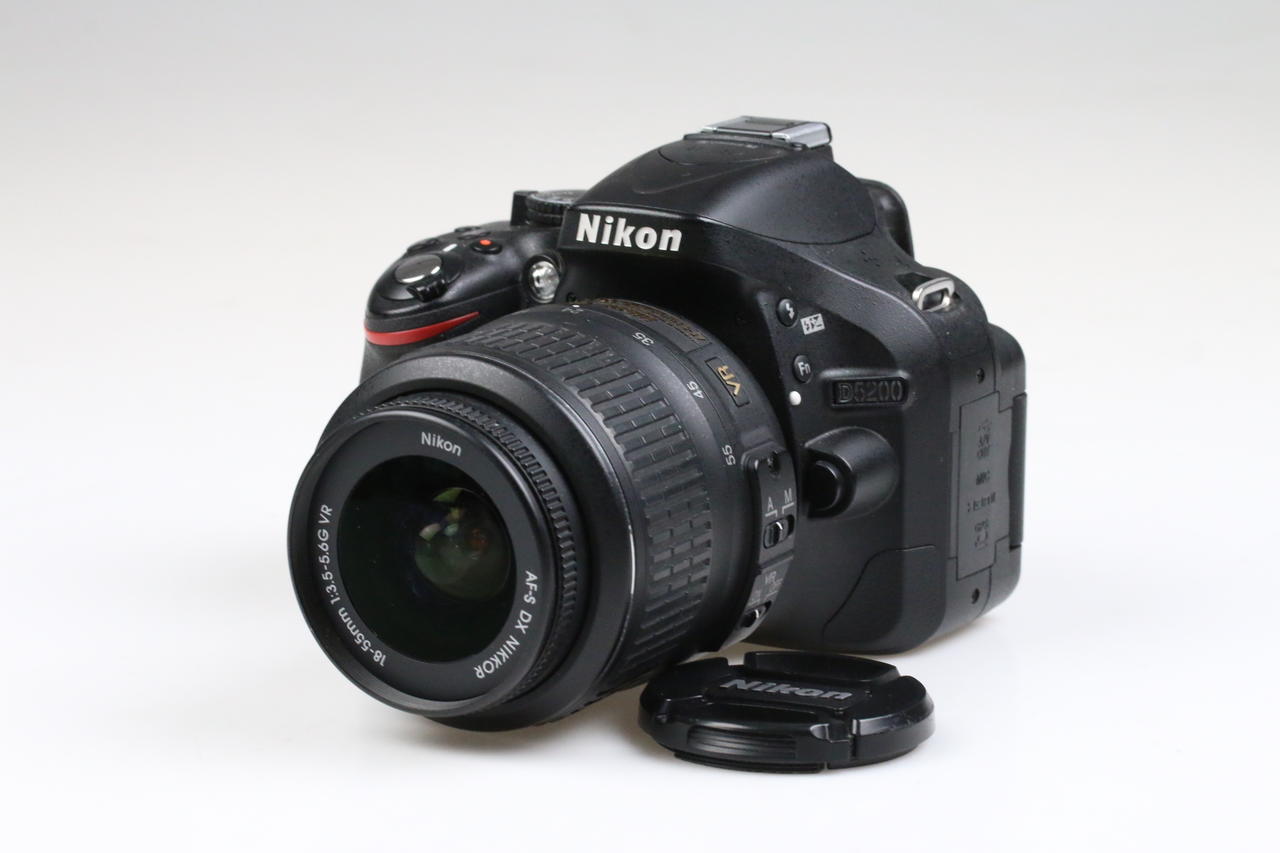 Nikon D5200 mit AF-S DX 18-55mm f/3,5-5,6 G VR II - #4370529