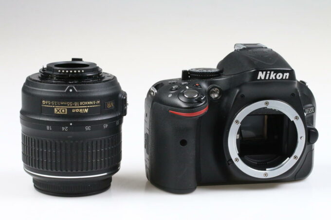 Nikon D5200 mit AF-S DX 18-55mm f/3,5-5,6 G VR II - #4370529