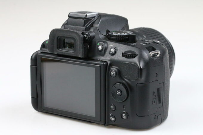 Nikon D5200 mit AF-S DX 18-55mm f/3,5-5,6 G VR II - #4370529