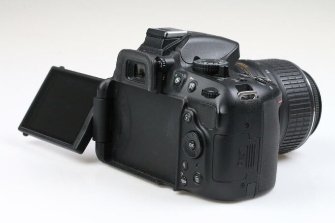 Nikon D5200 mit AF-S DX 18-55mm f/3,5-5,6 G VR II - #4370529